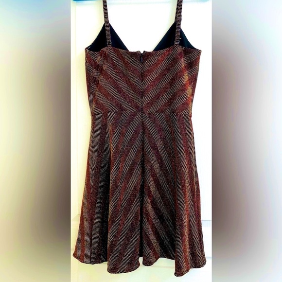Dress the Population I Cosmopolitan Trista Chevron Metallic Mini Skater Dress - Picture 6 of 9